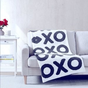 Brand New Sunday Citizen XO Throw